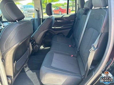 2023 Jeep Grand Cherokee Laredo 4x4