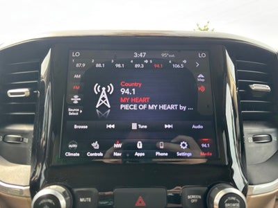 2020 RAM 1500 Laramie Quad Cab 4x4 6'4' Box