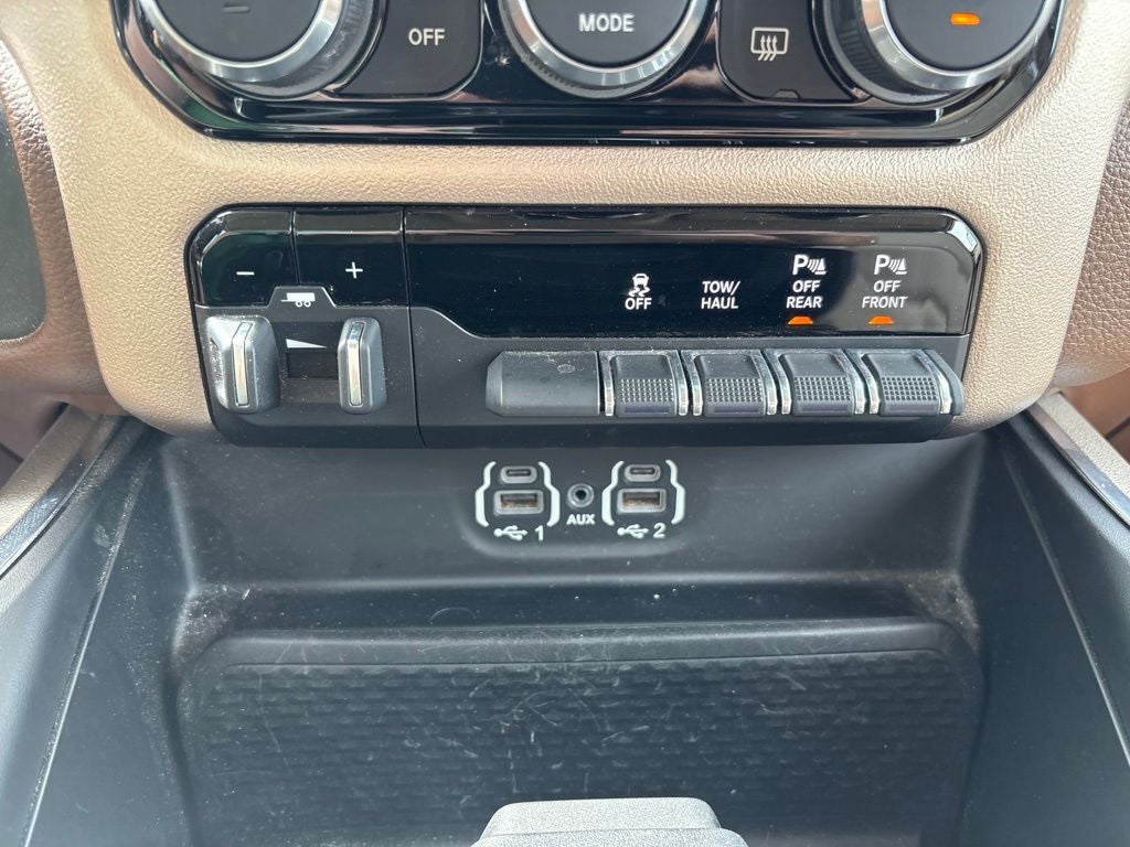 2020 RAM 1500 Laramie Quad Cab 4x4 6'4' Box
