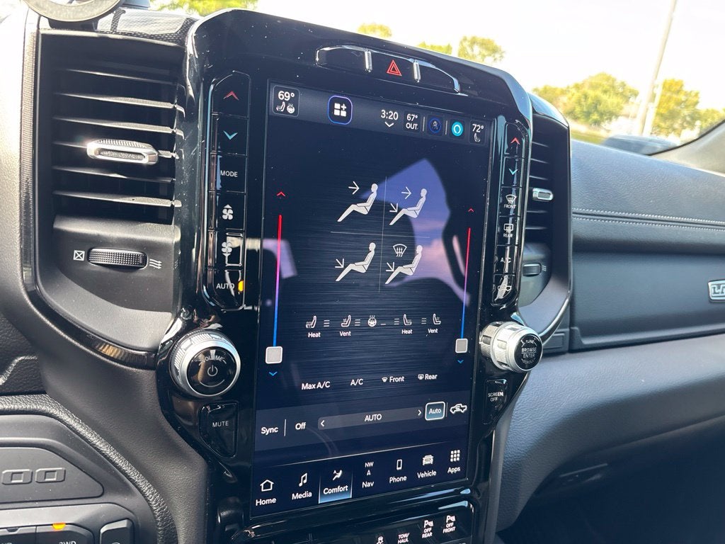 2022 RAM 1500 Laramie Crew Cab 4x4 5'7' Box