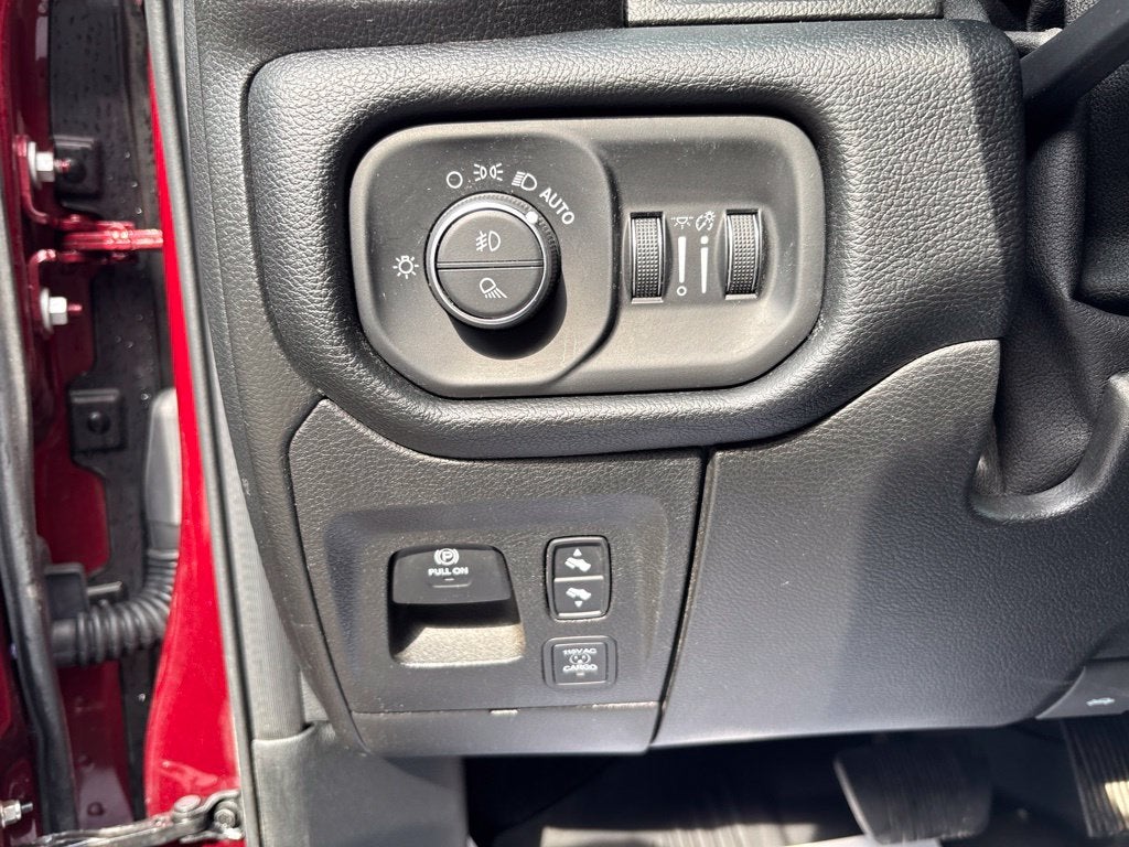 2021 RAM 1500 Laramie Crew Cab 4x4 5'7' Box