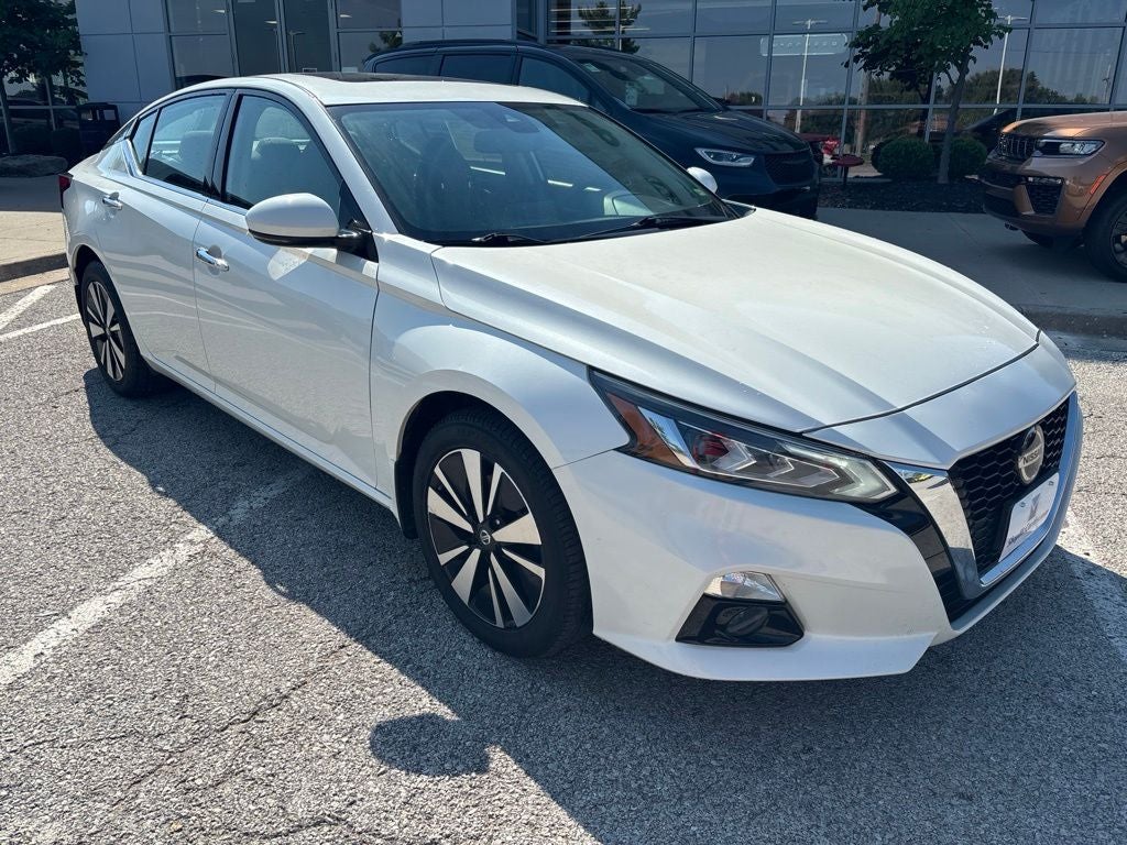 Used 2019 Nissan Altima SV with VIN 1N4BL4DW4KC137410 for sale in Kansas City