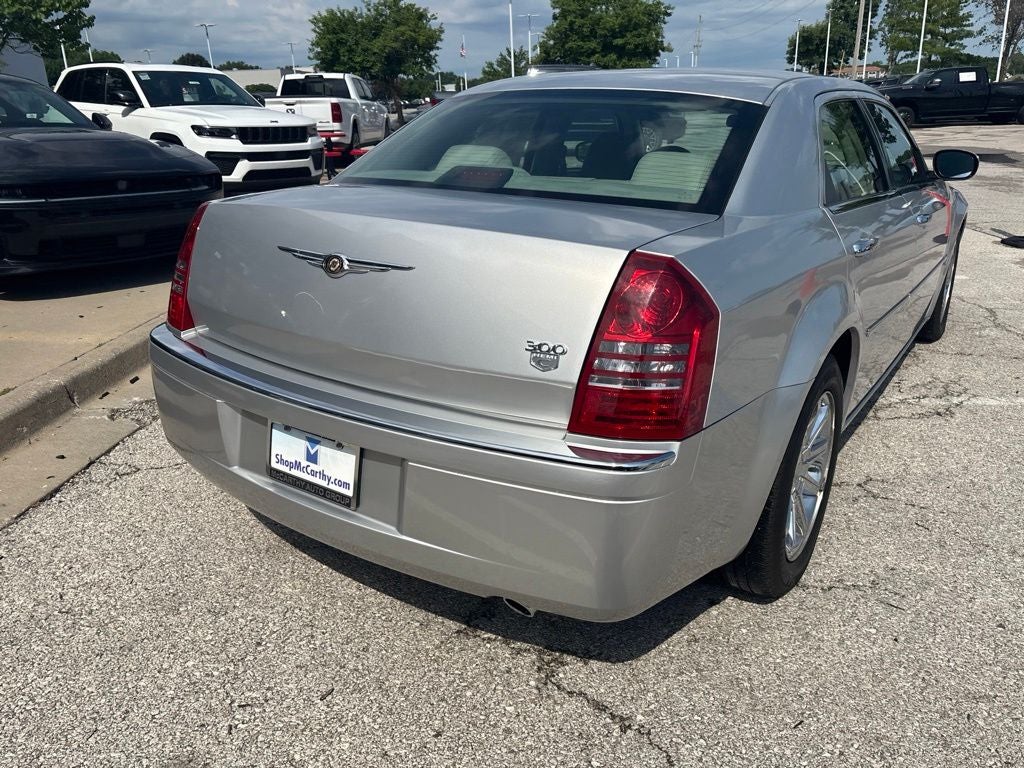 2005 Chrysler 300C Base