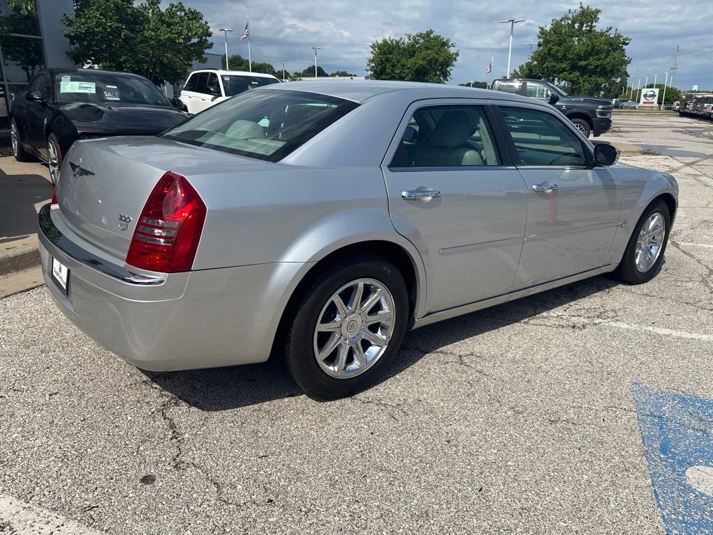2005 Chrysler 300C Base