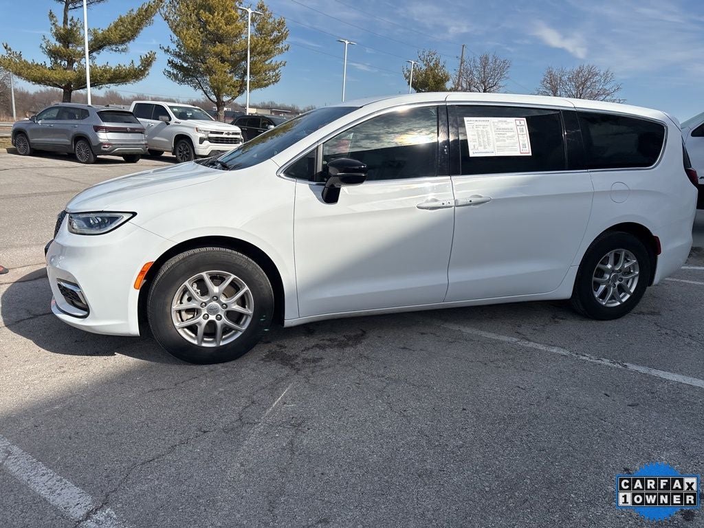2025 Chrysler Pacifica Select