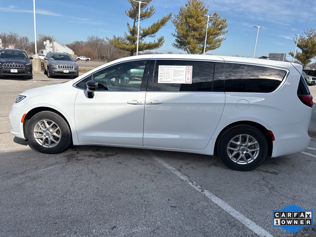2025 Chrysler Pacifica Select