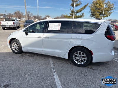 2025 Chrysler Pacifica Select