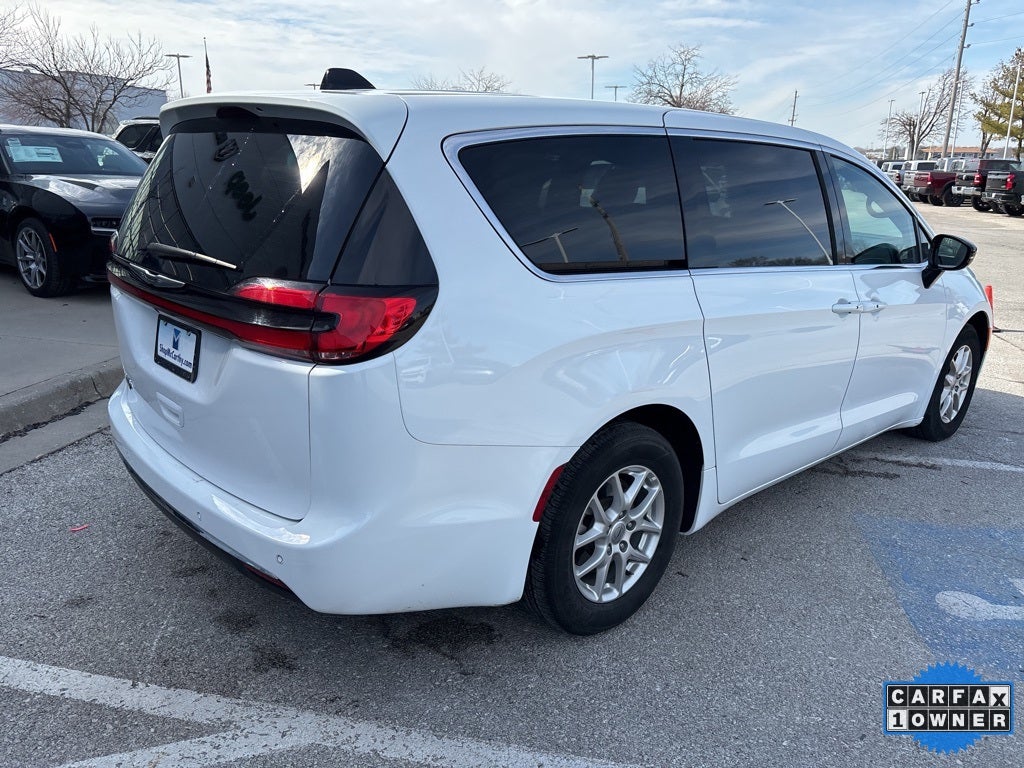 2025 Chrysler Pacifica Select
