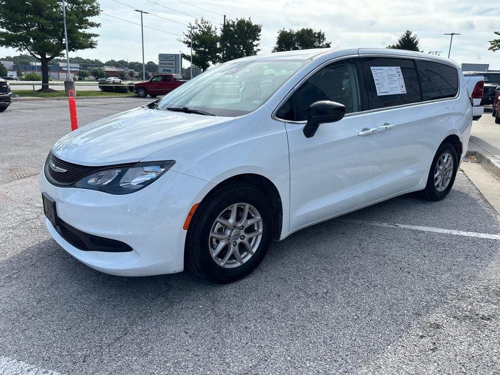2024 Chrysler Voyager LX