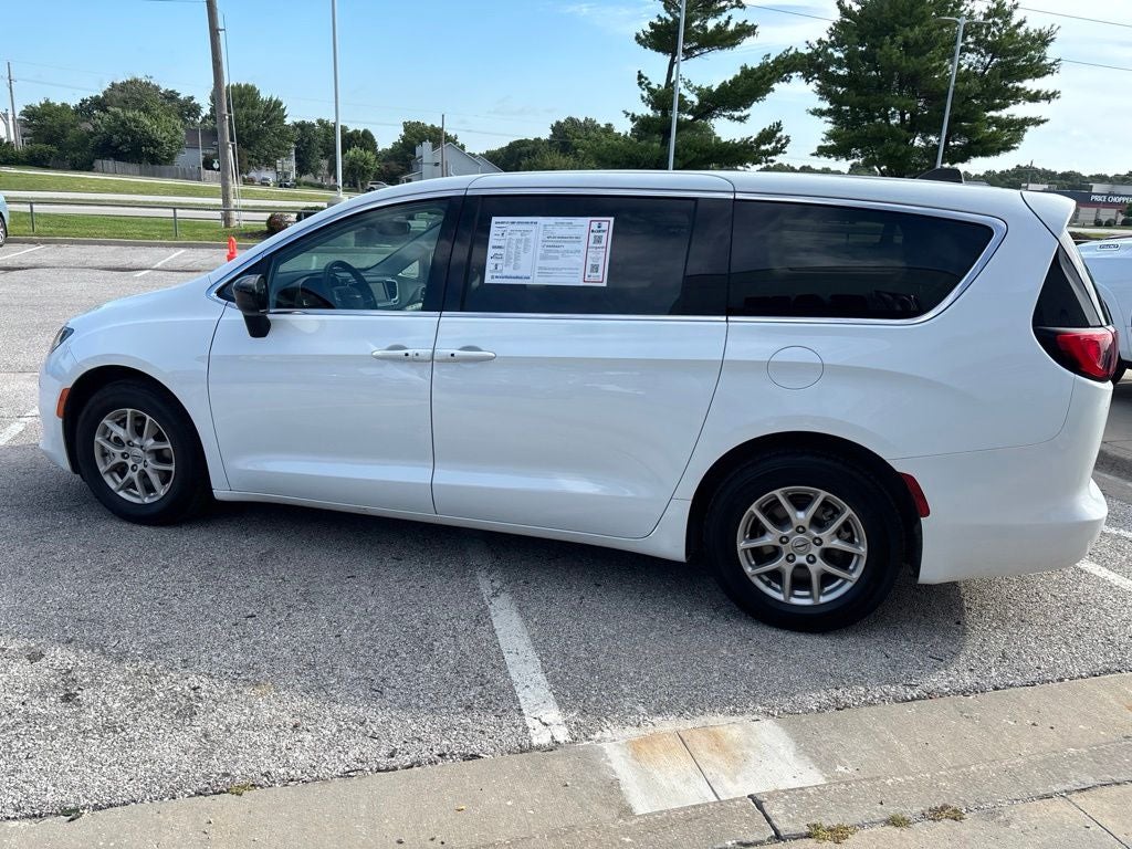 2024 Chrysler Voyager LX