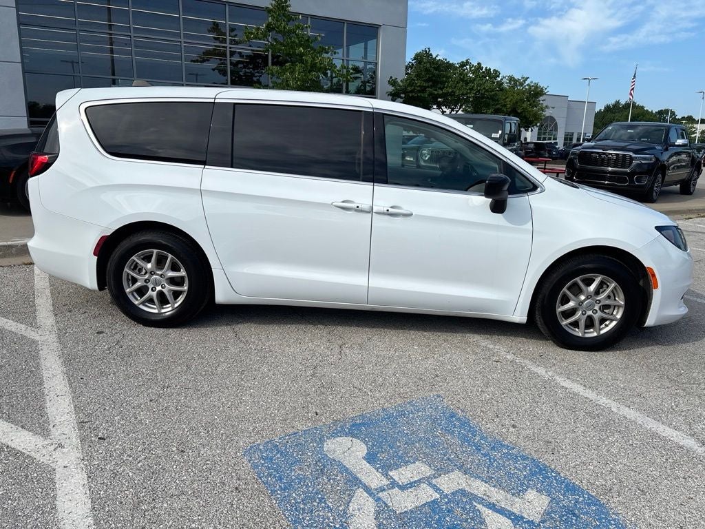 2024 Chrysler Voyager LX
