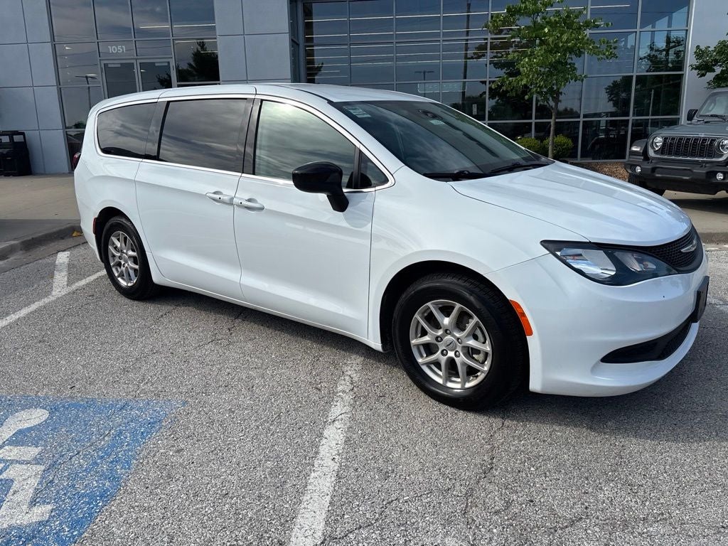 2024 Chrysler Voyager LX