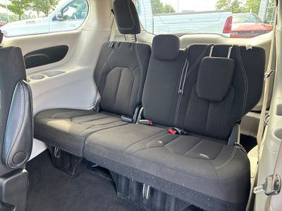 2024 Chrysler Voyager LX
