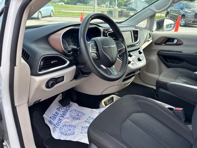 2024 Chrysler Voyager LX