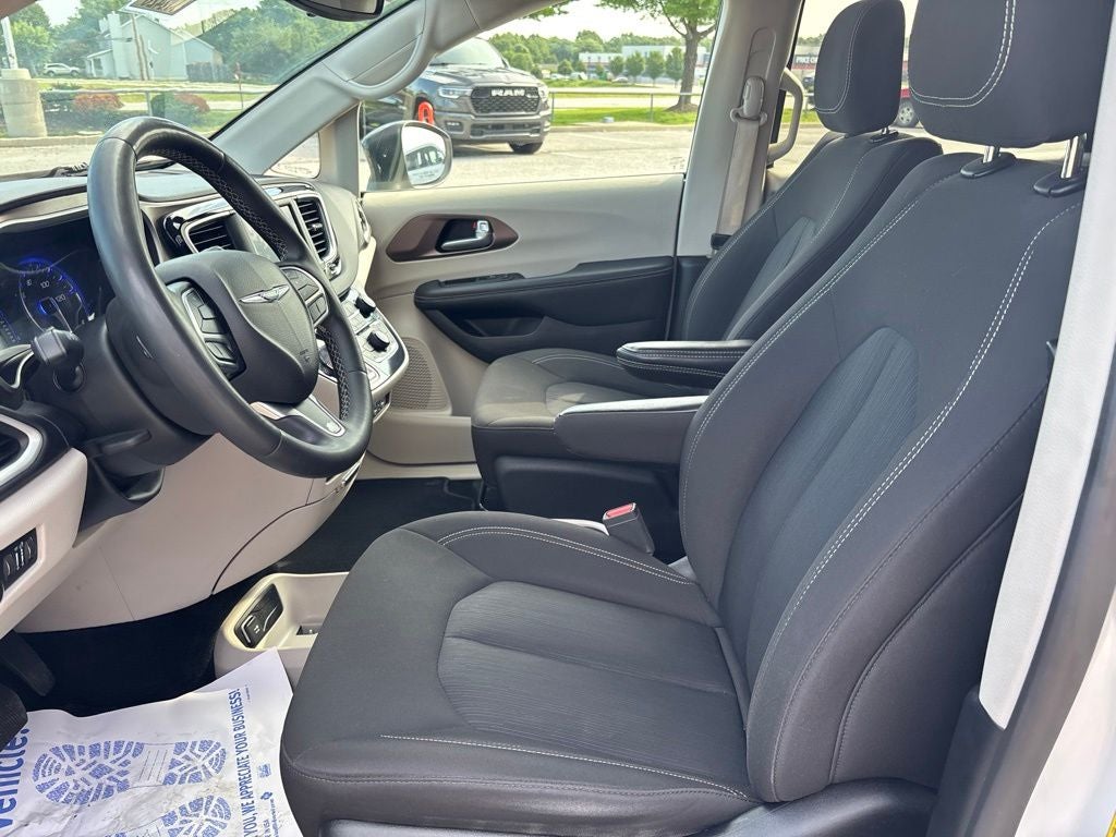 2024 Chrysler Voyager LX
