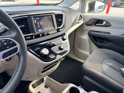 2024 Chrysler Voyager LX