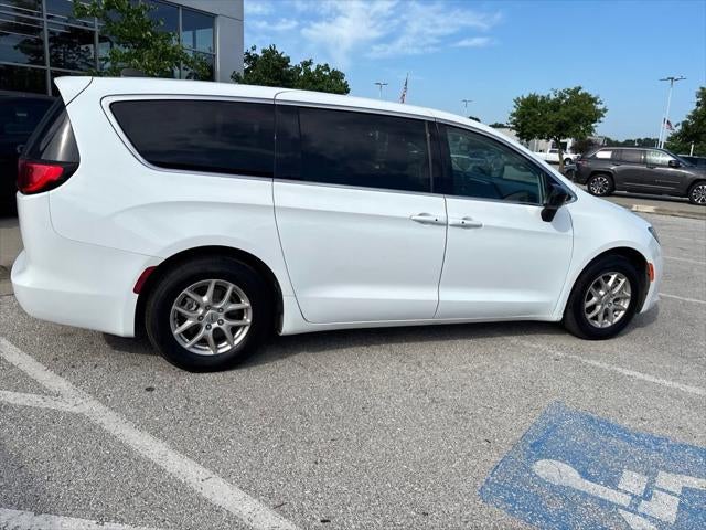 2024 Chrysler Voyager LX