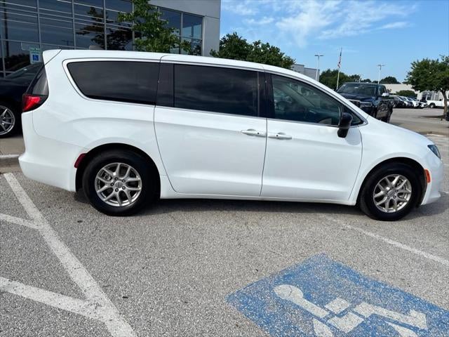 2024 Chrysler Voyager LX