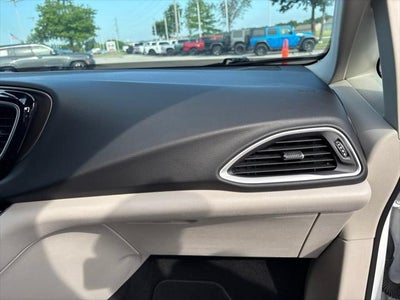 2024 Chrysler Voyager LX