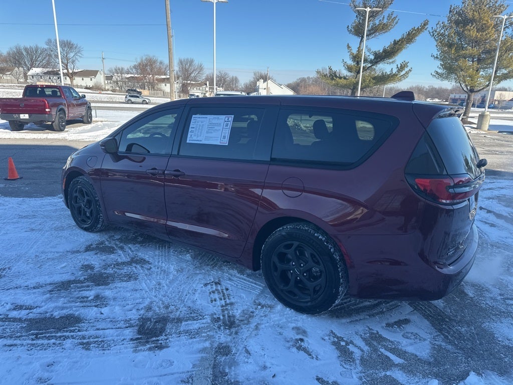 2022 Chrysler Pacifica Hybrid Touring L