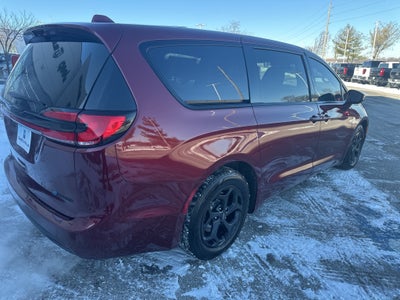 2022 Chrysler Pacifica Hybrid Touring L