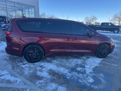 2022 Chrysler Pacifica Hybrid Touring L