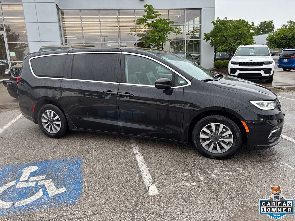 2023 Chrysler Pacifica Hybrid Touring L