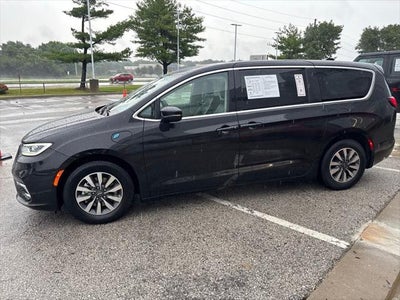2023 Chrysler Pacifica Hybrid Touring L
