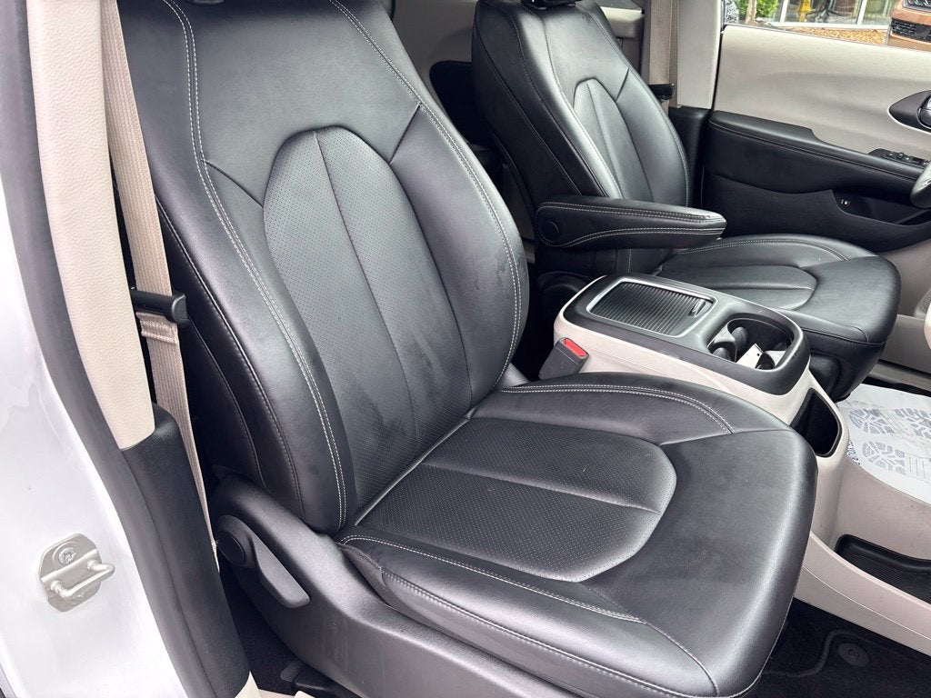 2024 Chrysler Pacifica Hybrid Select