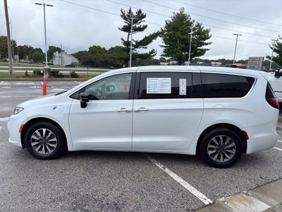 2024 Chrysler Pacifica Hybrid Select