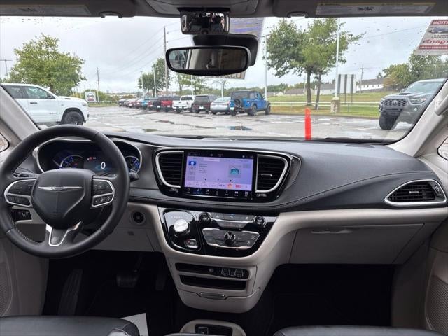 2024 Chrysler Pacifica Hybrid Select