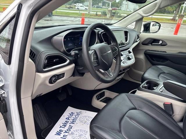 2024 Chrysler Pacifica Hybrid Select