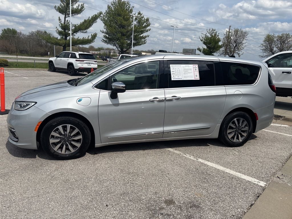 2023 Chrysler Pacifica Hybrid Limited