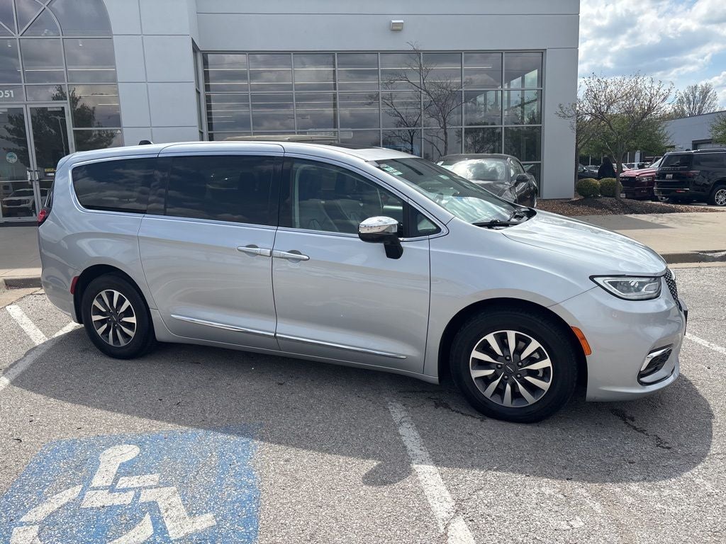 2023 Chrysler Pacifica Hybrid Limited