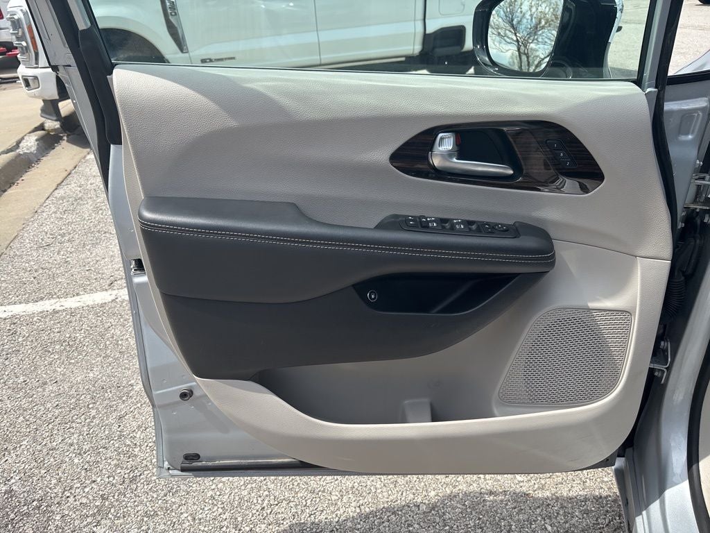 2023 Chrysler Pacifica Hybrid Limited