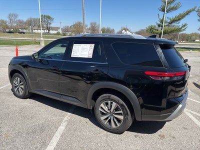 2025 Nissan Pathfinder SL