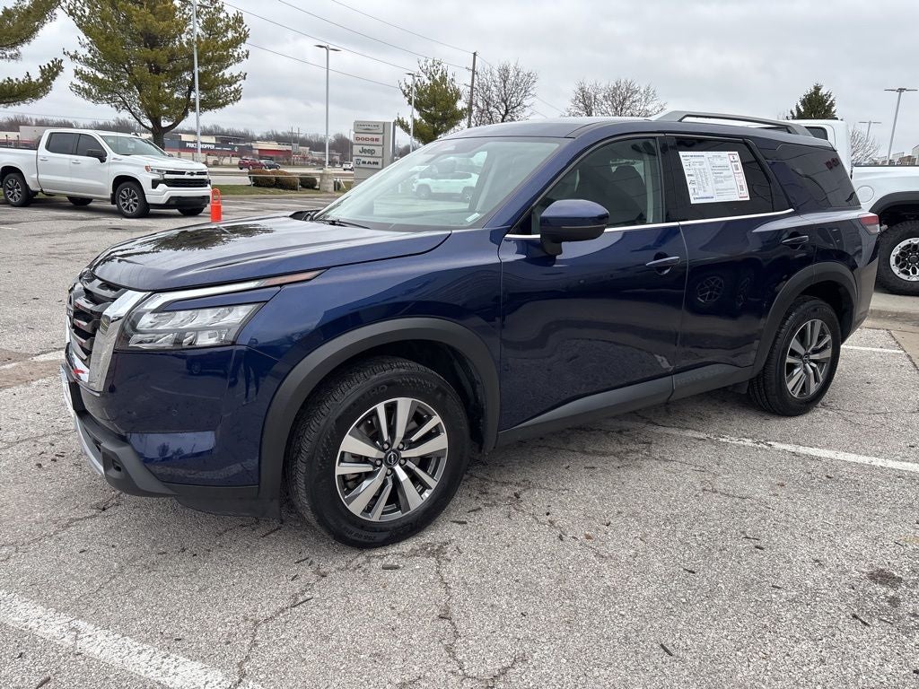 2025 Nissan Pathfinder SL