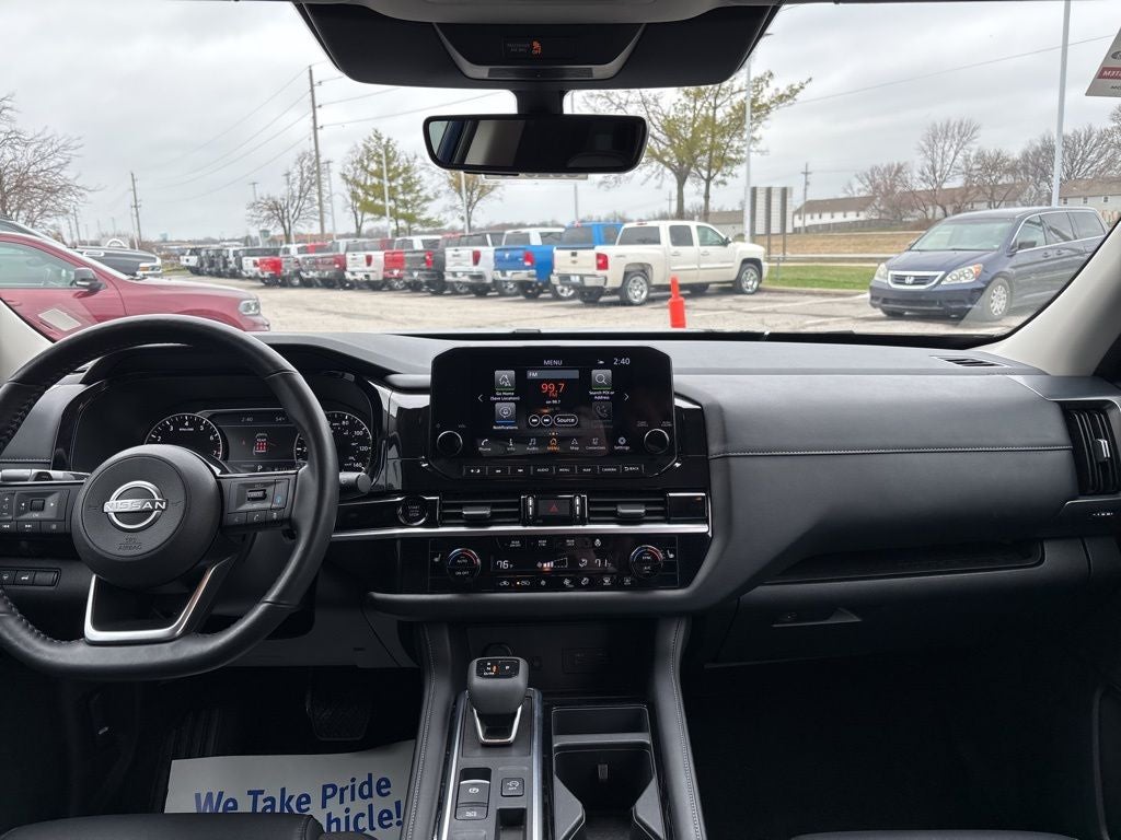 2025 Nissan Pathfinder SL