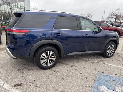 2025 Nissan Pathfinder SL