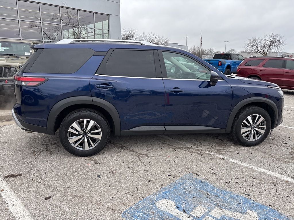 2025 Nissan Pathfinder SL