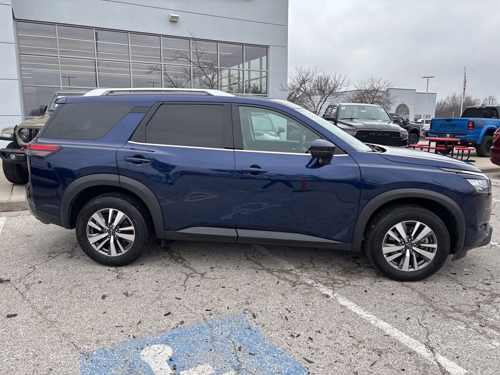 2025 Nissan Pathfinder SL