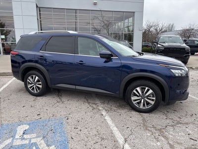 2025 Nissan Pathfinder SL