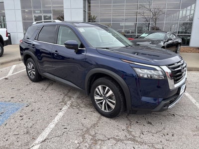 2025 Nissan Pathfinder SL