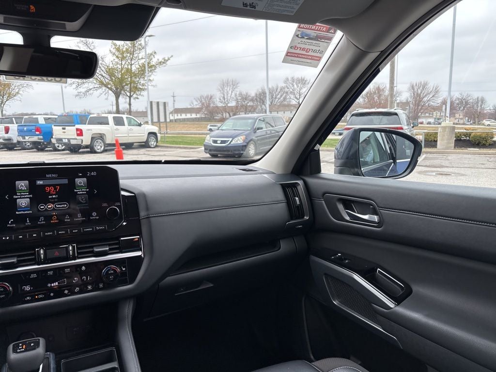 2025 Nissan Pathfinder SL