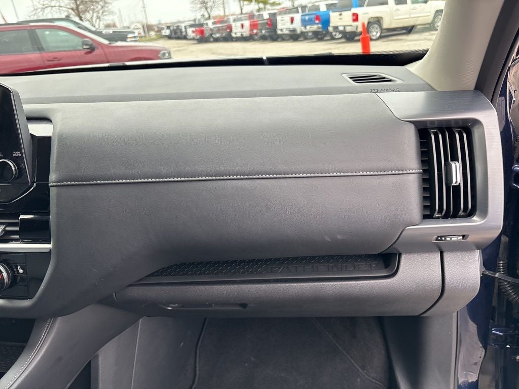 2025 Nissan Pathfinder SL