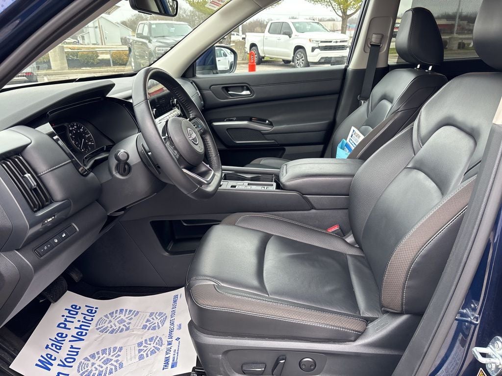 2025 Nissan Pathfinder SL