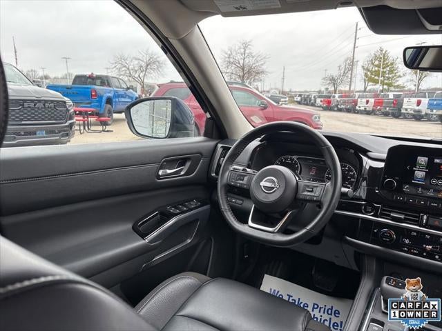 2025 Nissan Pathfinder SL FWD