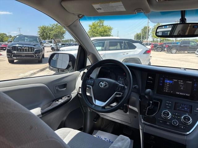 2017 Toyota Sienna LE 8 Passenger
