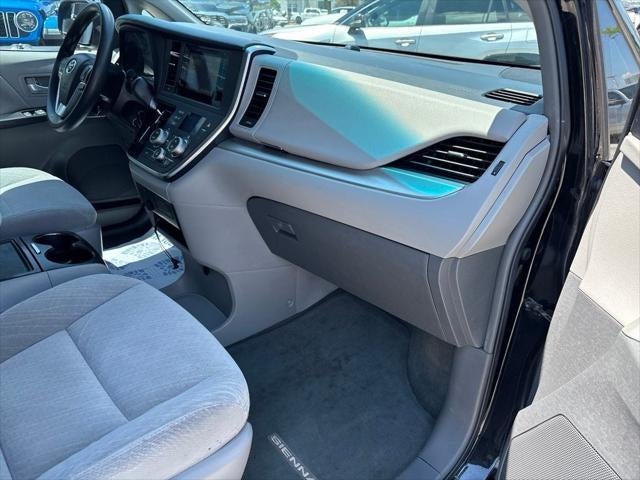 2017 Toyota Sienna LE 8 Passenger