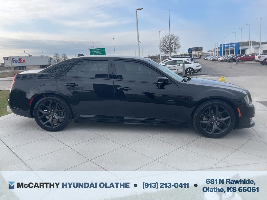 2022 Chrysler 300 Touring